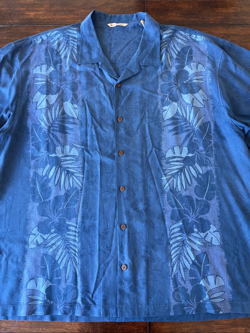 Tommy Bahama Men’s 100% Silk Button-down Shirt
